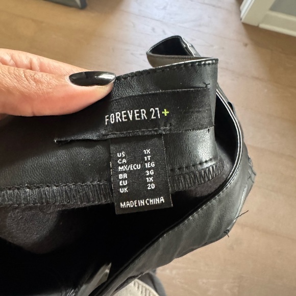 Forever 21 Faux Leather Skirt - Picture 3 of 6